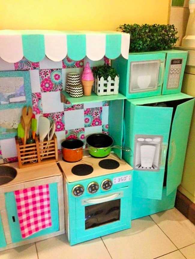 Cette maman confectionne une cuisine de rêve pour sa fille avec de simples cartons 8