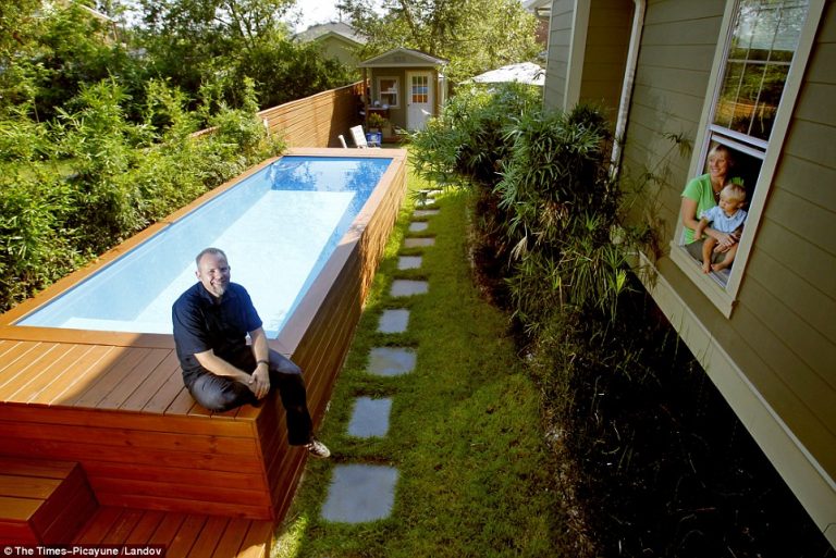 Il utilise une vieille benne pour créer une piscine de rêve...pour moins de 5000 euros 7
